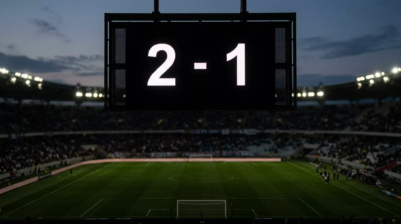Marcador electrónico de estadio mostrando el resultado final de un partido de LaLiga